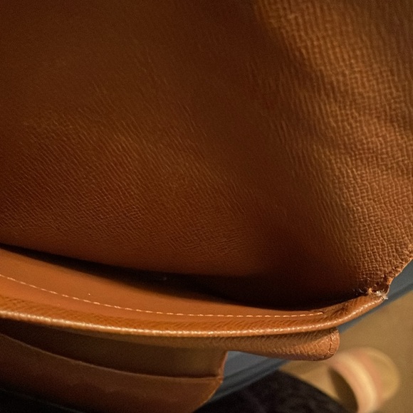 Louis Vuitton Paris Made In France  Has Rubbing On All The Corners - Picture 10 of 10